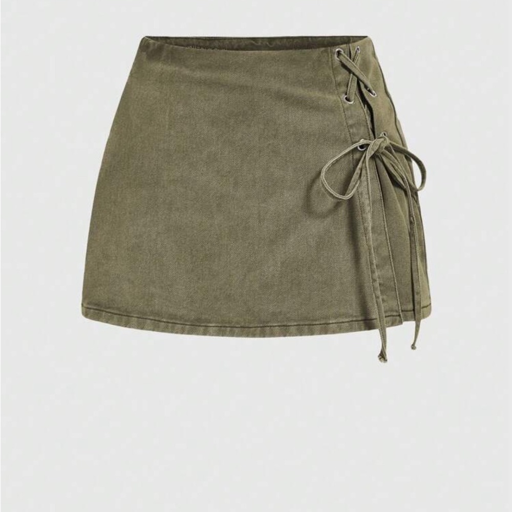 Mini green skirt
